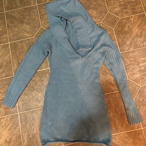 Women’s long sweater with hood